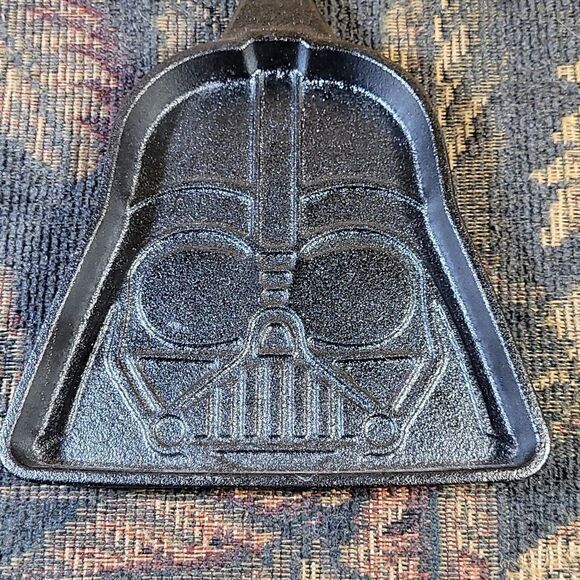 Star Wars Darth Vader Baking Skillet - Picture 2 of 6